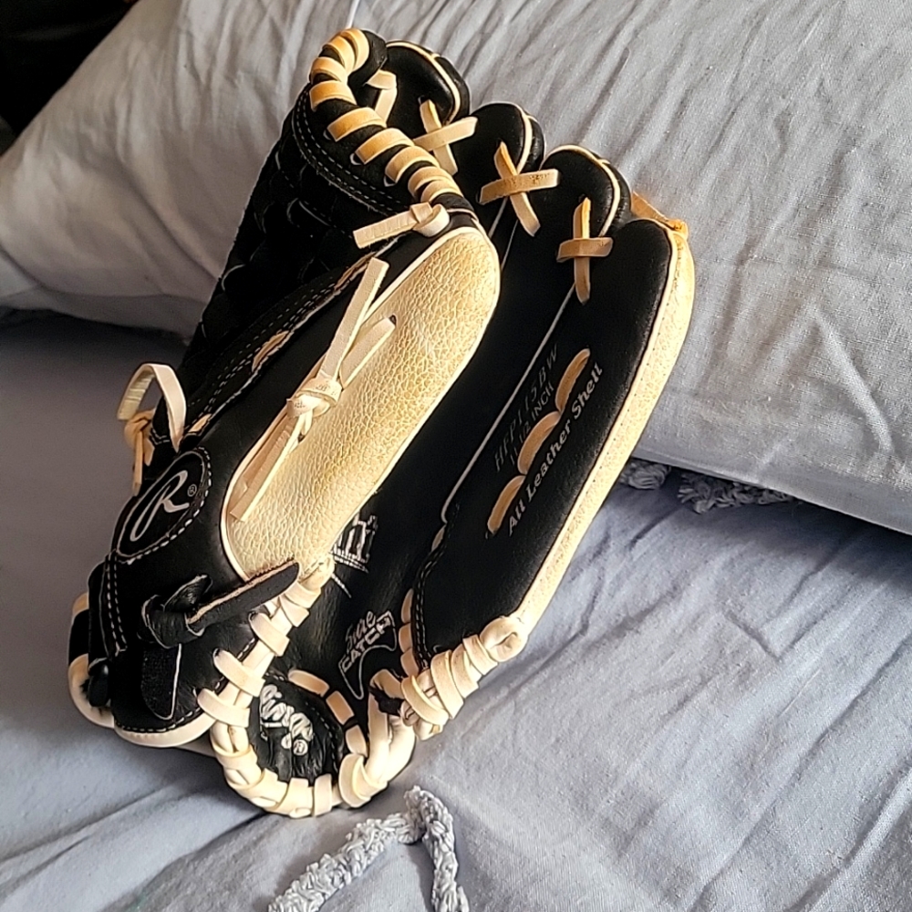 Softball glove